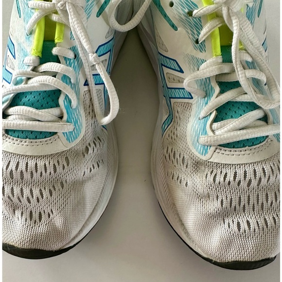 ASICS running shoes - Picture 4 of 6